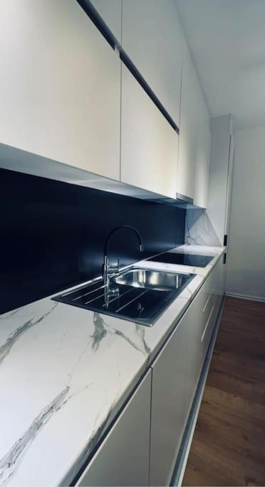 Priam Apartment プリシュティナ エクステリア 写真